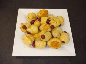 Hotdogs in Blankets baked (16 Pieces)